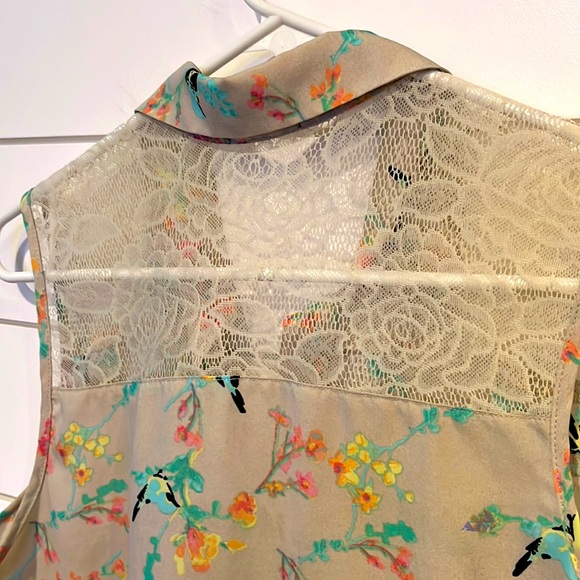 Maurice’s sleeveless button down - Picture 6 of 7